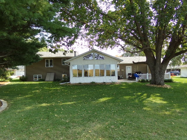 122 Locust Street Bennett, IA 52721 - Photo 6 of 36 Gallery Image 6
