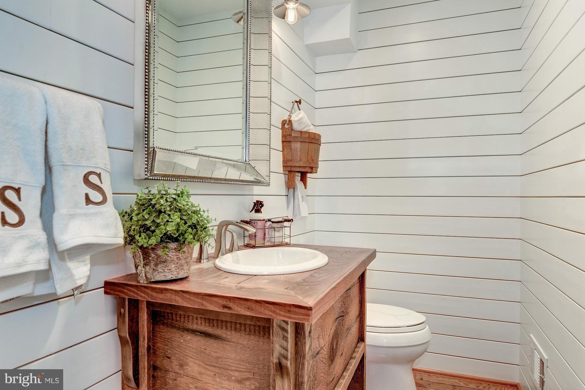 11905 Hunting Ridge Court Potomac, MD 20854 - Photo 11 of 29 Powder Room