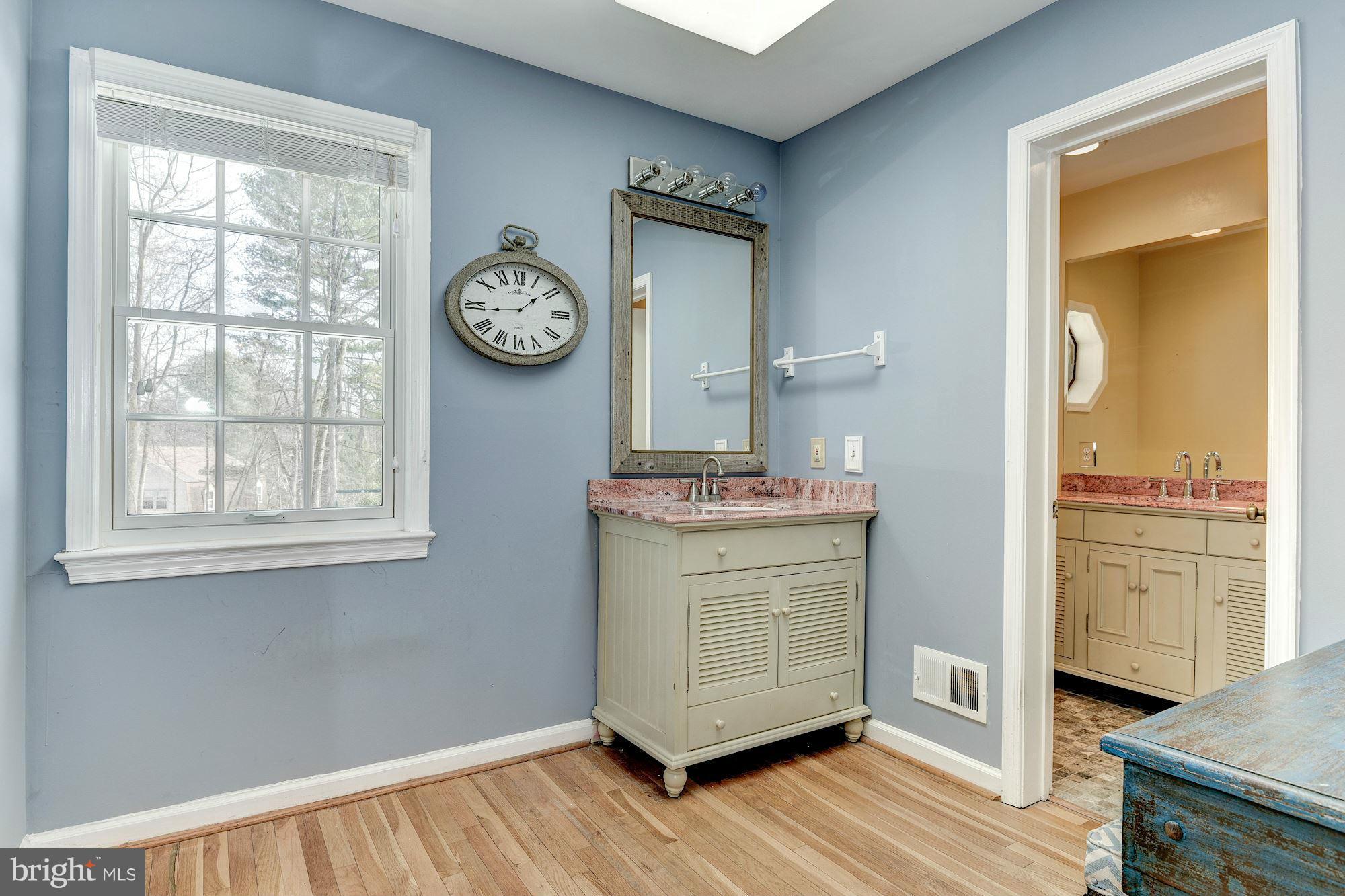 11905 Hunting Ridge Court Potomac, MD 20854 - Photo 15 of 29 Master Bath