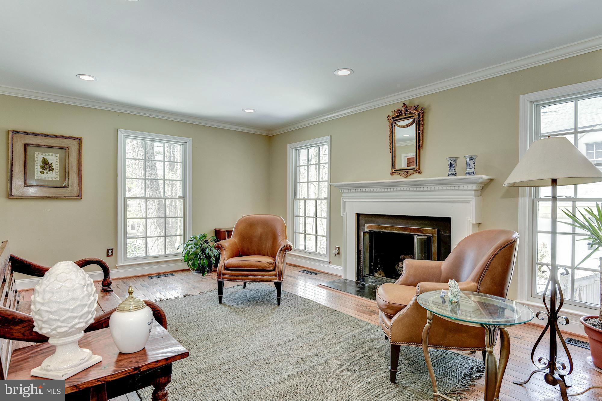 Living Room w/ Gas Fireplace
