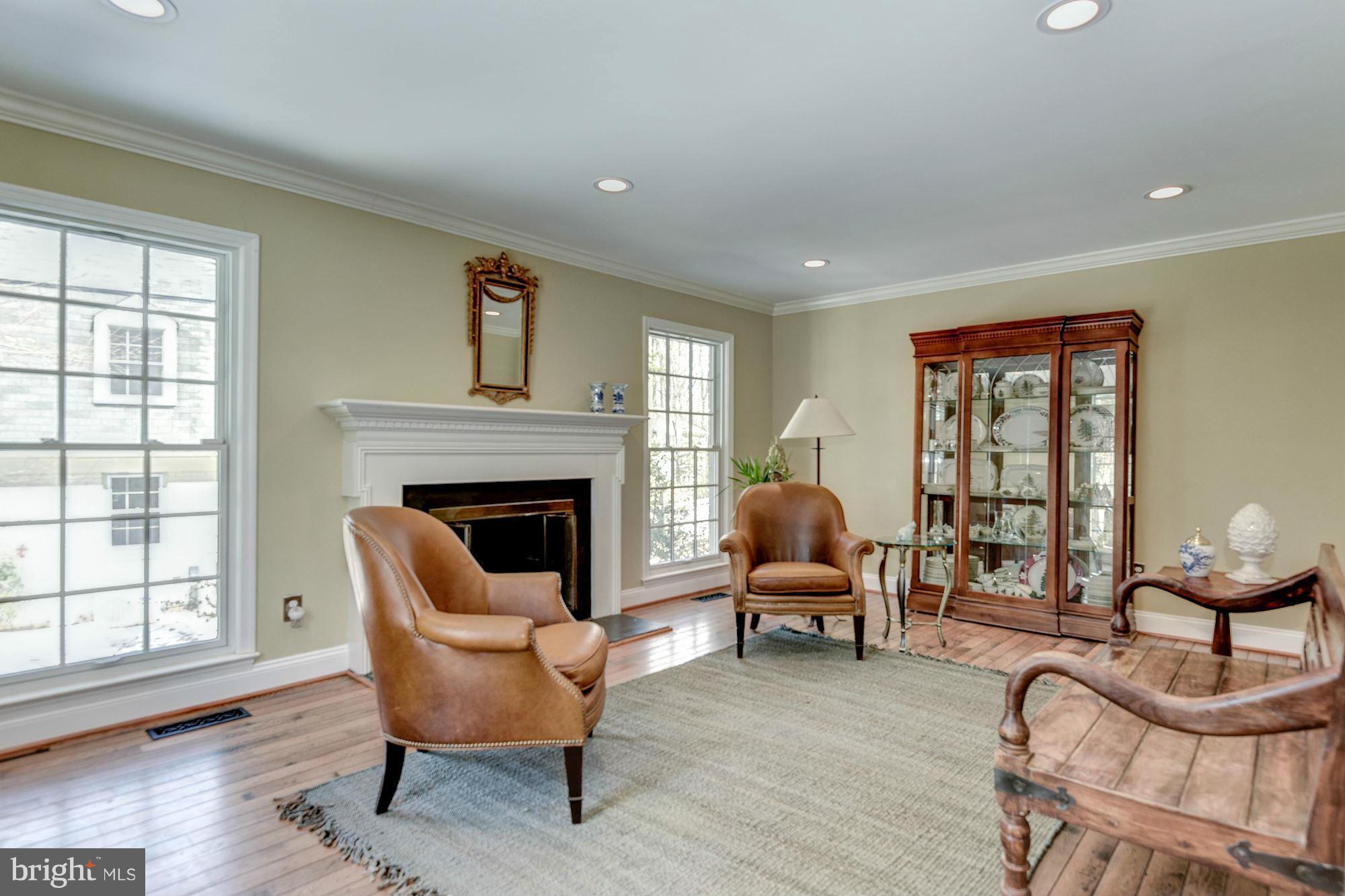 Living Room w/ Gas Fireplace