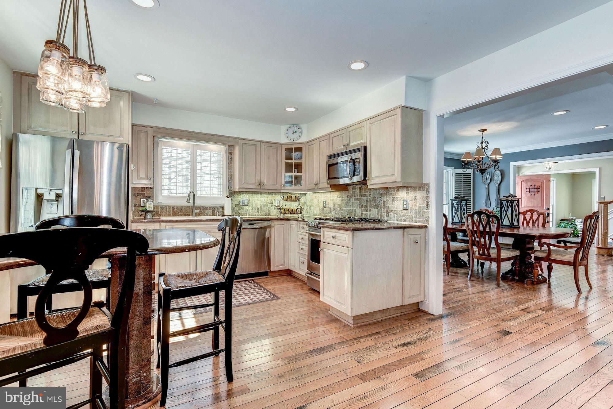 Eat-in Kitchen