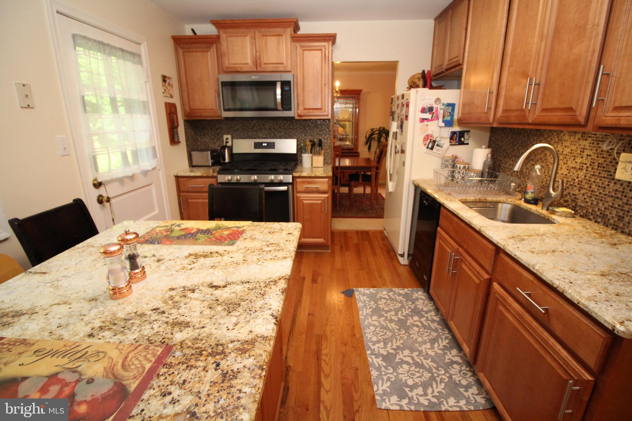 6707 Garrett Road Rockville, MD 20855 - Photo 3 of 25 Kitchen With Granite Counters