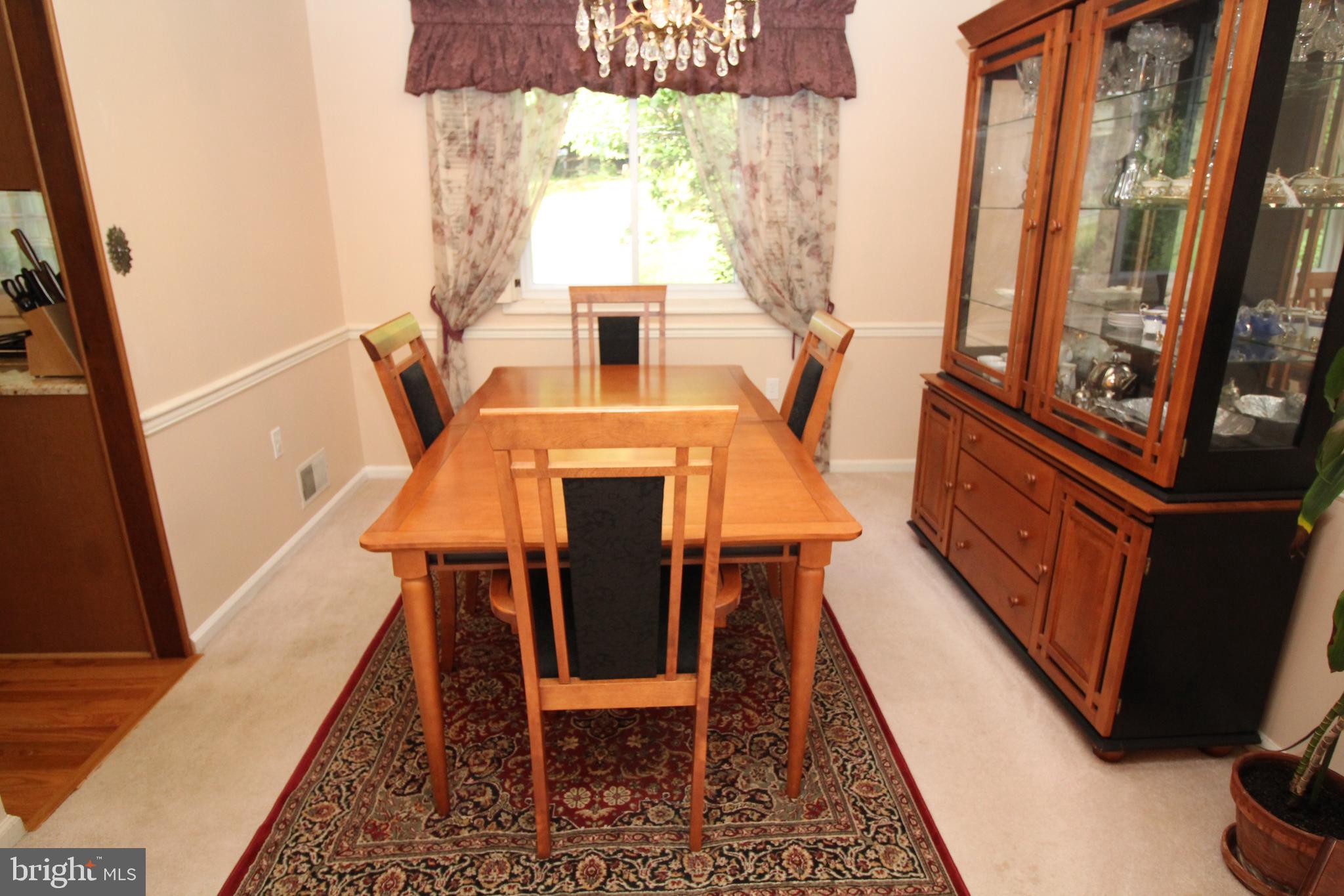 6707 Garrett Road Rockville, MD 20855 - Photo 4 of 25 Dining Room