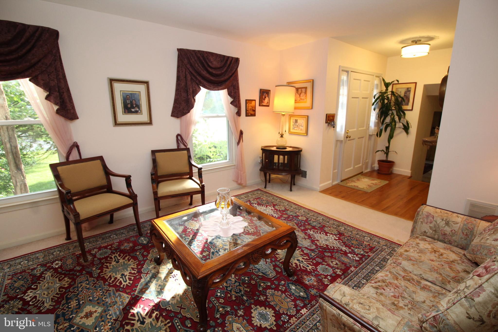 6707 Garrett Road Rockville, MD 20855 - Photo 5 of 25 Living Room