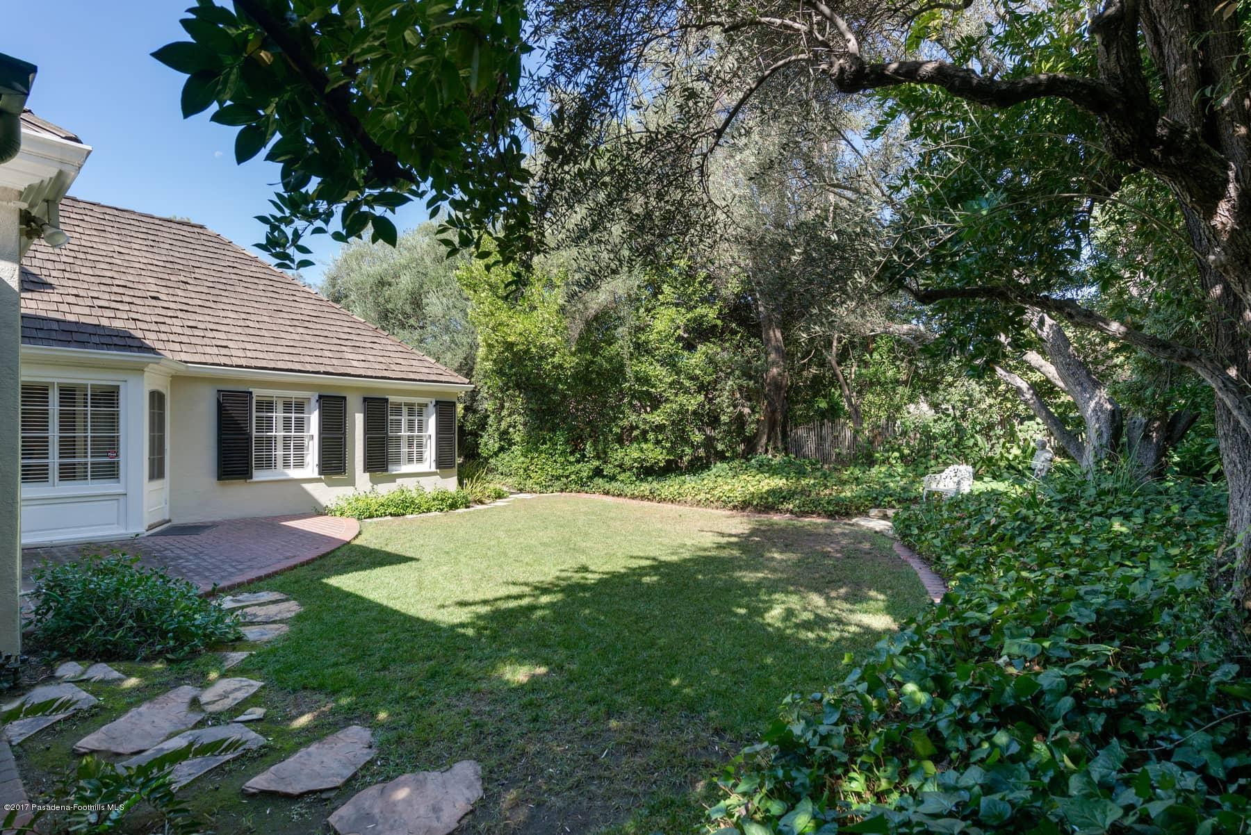 581 Busch Place Pasadena, CA 91105 - Photo 40 of 44 a front view of a house with a garden