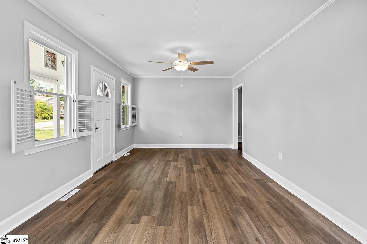 409 East Florida Street Clinton, SC 29325 - Photo 4 of 14