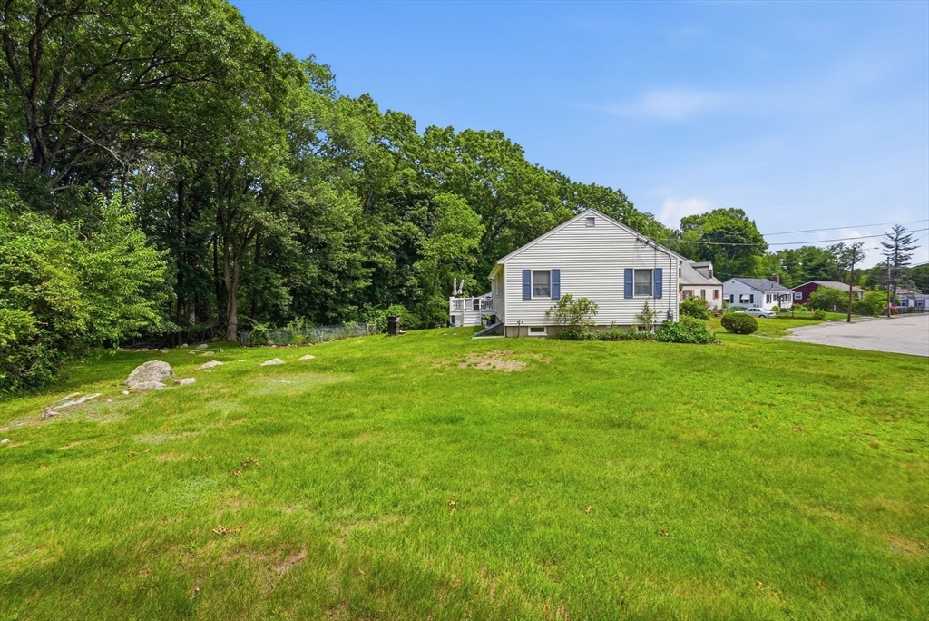 16 Gloria Road Randolph, MA 02368 - Photo 4 of 31