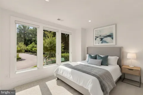 $1,374,900 | 142 Winsome Circle, Bethesda, MD 20814