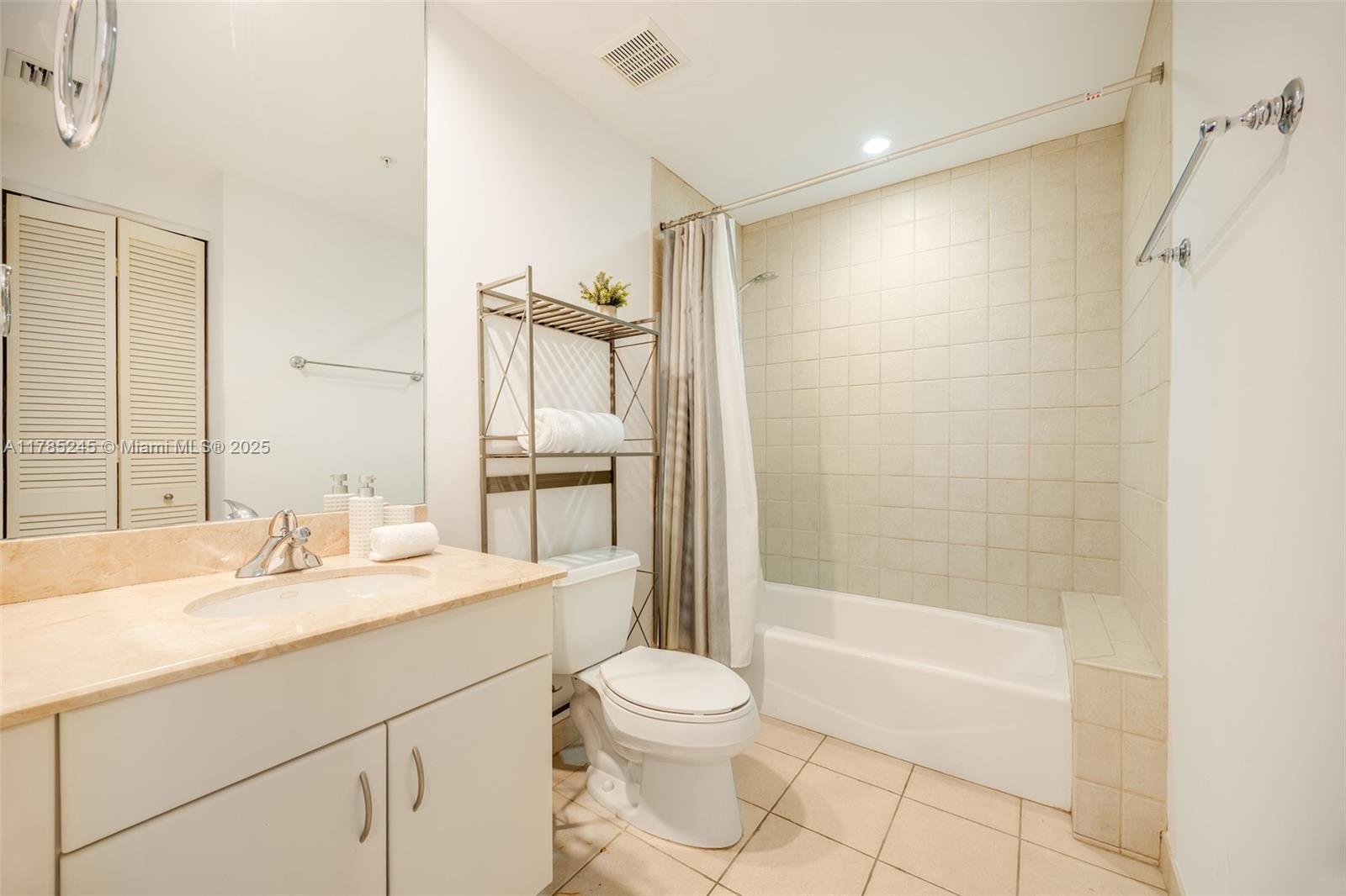 801 Brickell Key Boulevard, Unit 3010 Miami, FL 33131 - Photo 9 of 16