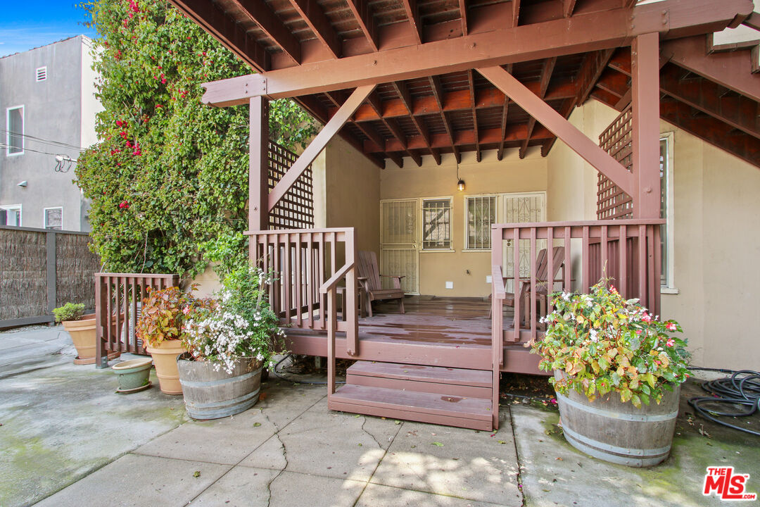 619 North Plymouth Boulevard, Unit 619 Los Angeles, CA 90004 - Photo 12 of 15 a front view of a house
