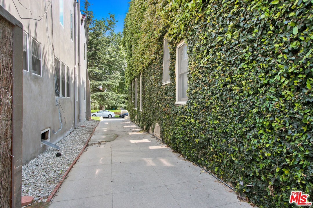 619 North Plymouth Boulevard, Unit 619 Los Angeles, CA 90004 - Photo 14 of 15