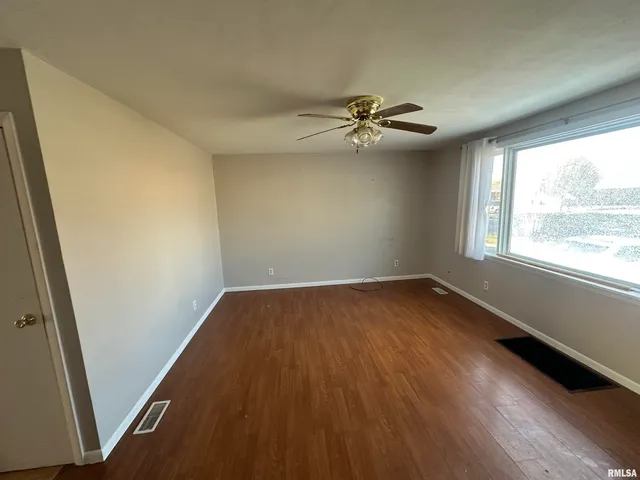 $54,900 | 1030 West Berrien Street, Galesburg, IL 61401