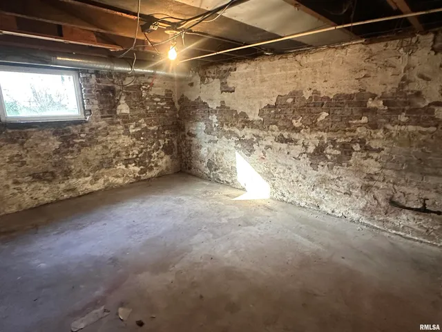 $54,900 | 1030 West Berrien Street, Galesburg, IL 61401