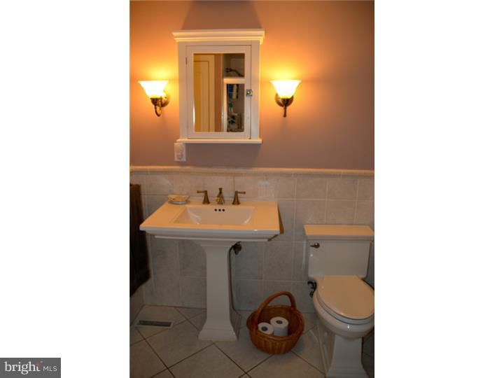 82 Maple Road Huntingdon Valley, PA 19006 - Photo 11 of 19 Bathroom