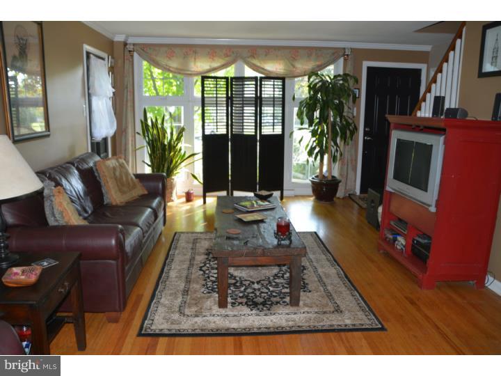 82 Maple Road Huntingdon Valley, PA 19006 - Photo 4 of 19 Living Room