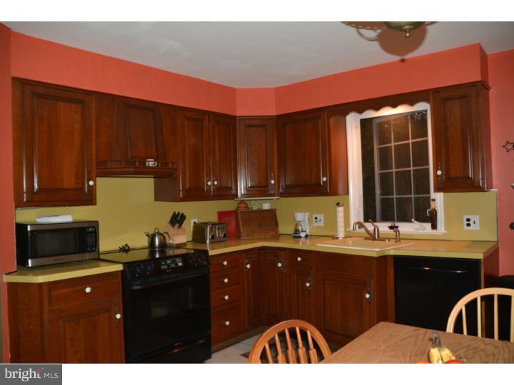 82 Maple Road Huntingdon Valley, PA 19006 - Photo 5 of 19 Kitchen
