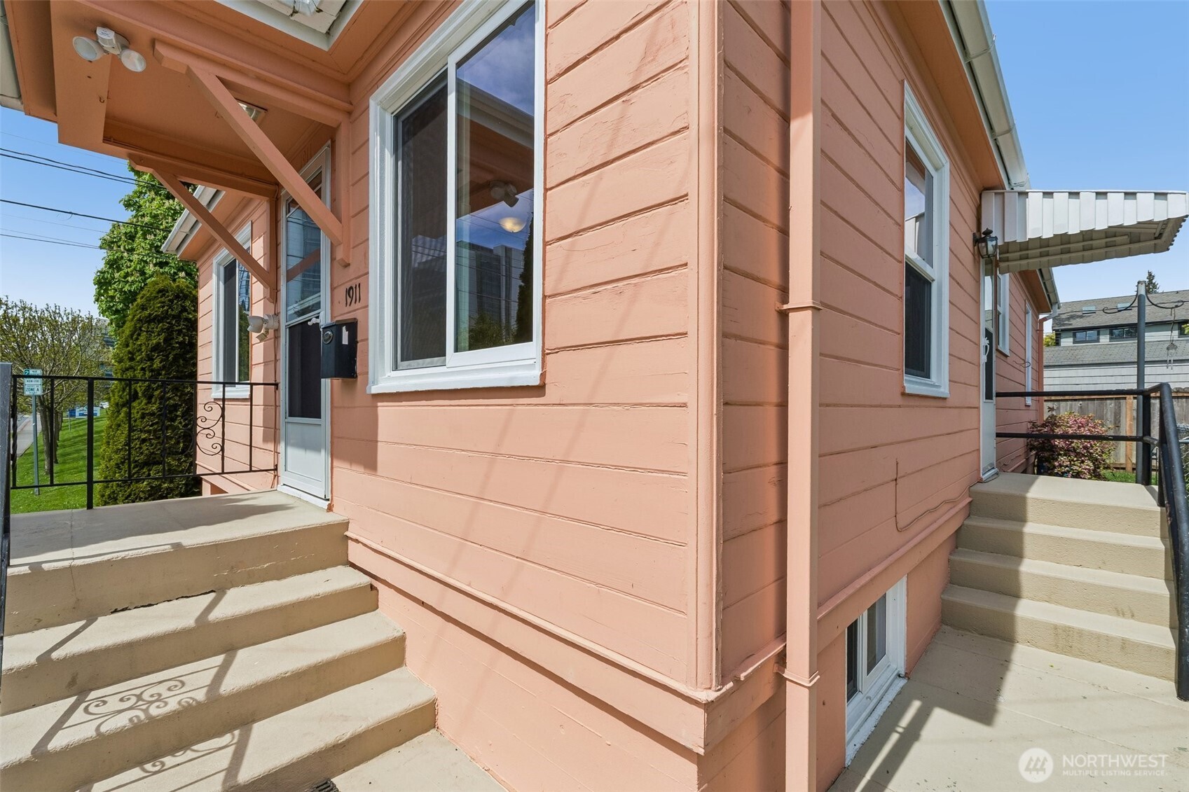 1911 13th Street Everett, WA 98201 - Photo 3 of 31