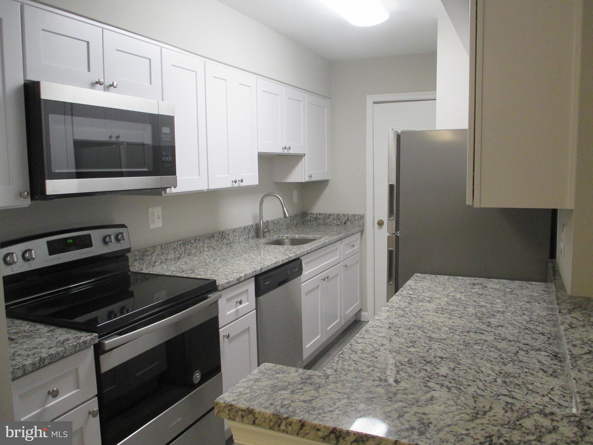 5901 C Prince George Drive, Unit 342 Springfield, VA 22152 - Photo 5 of 15 Beautifully remodeled kitchen