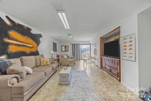 $650,000 | 774 Belleview Road, Franklin, NC 28734