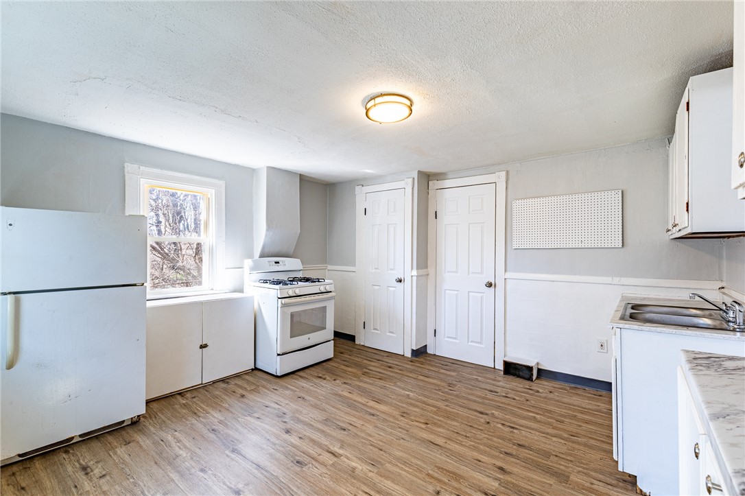 223 Orchard Street Rochester, NY 14606 - Photo 11 of 32