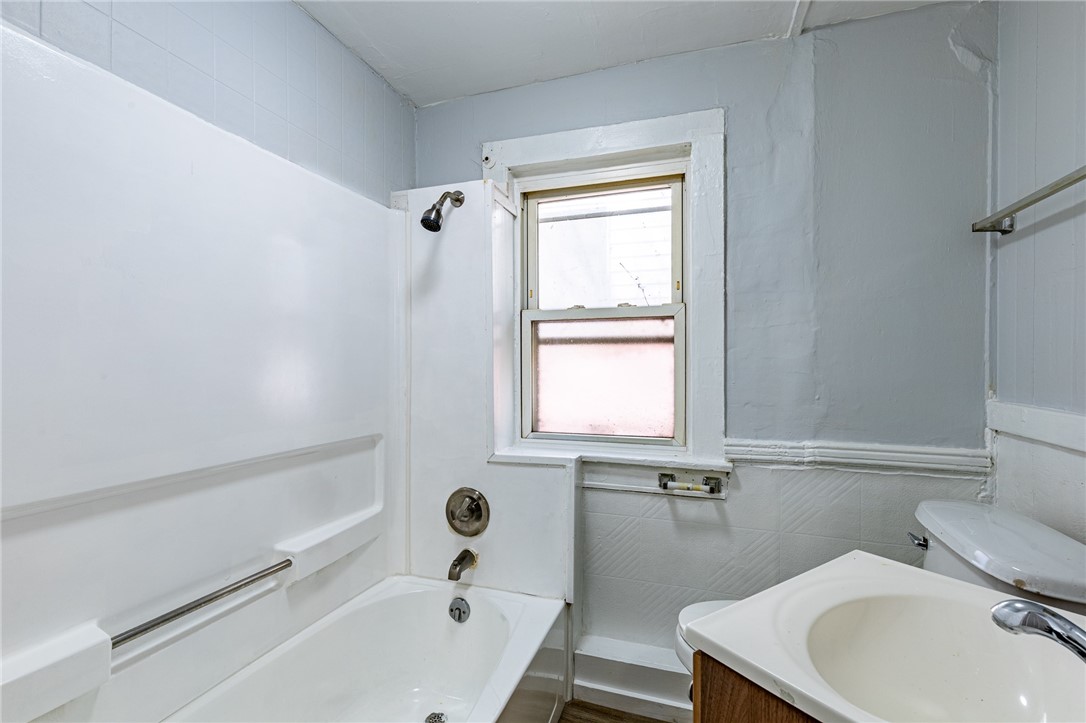 223 Orchard Street Rochester, NY 14606 - Photo 15 of 32