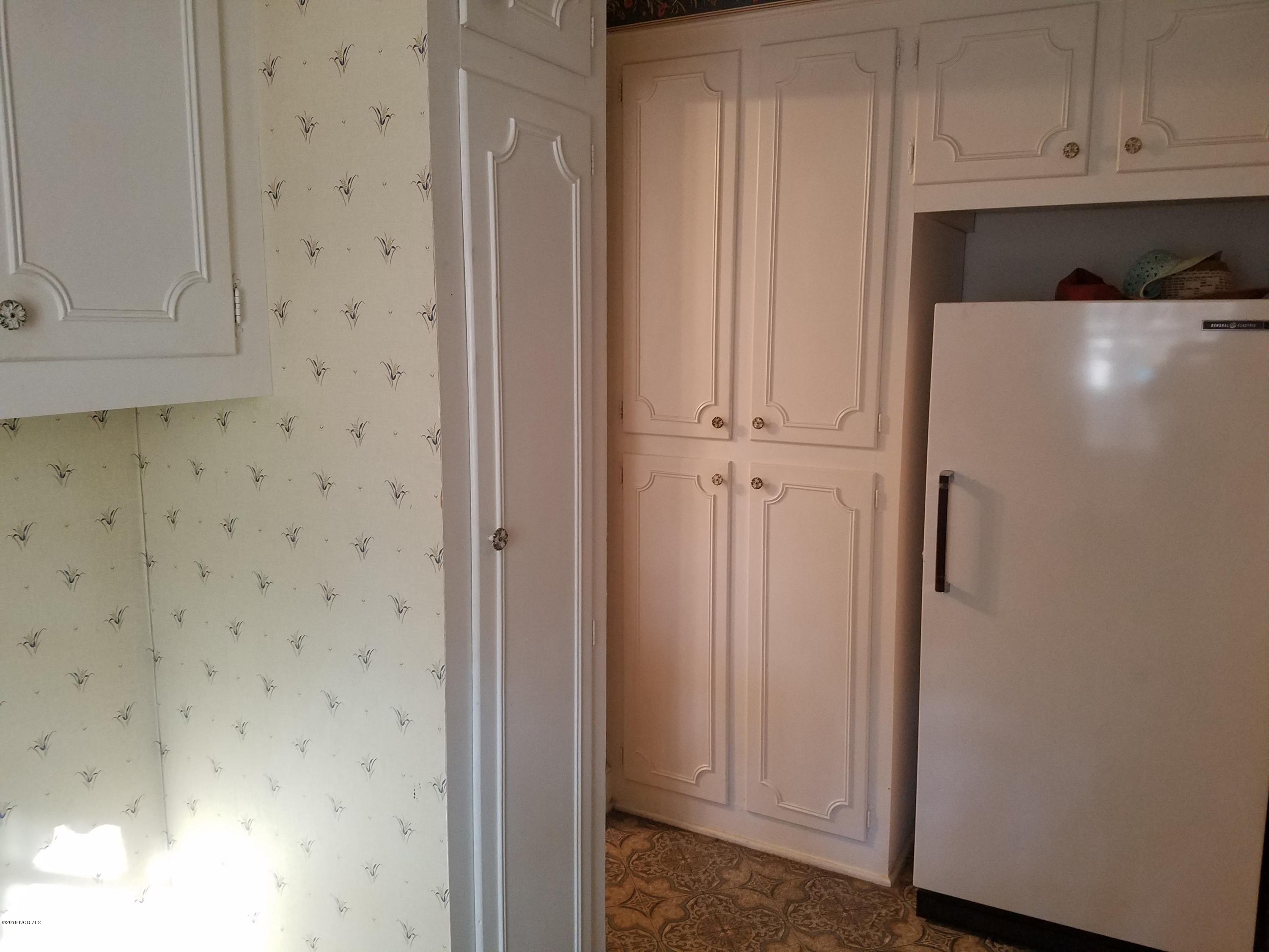2700 Hodges Road Kinston, NC 28504 - Photo 8 of 18 laundry/utility