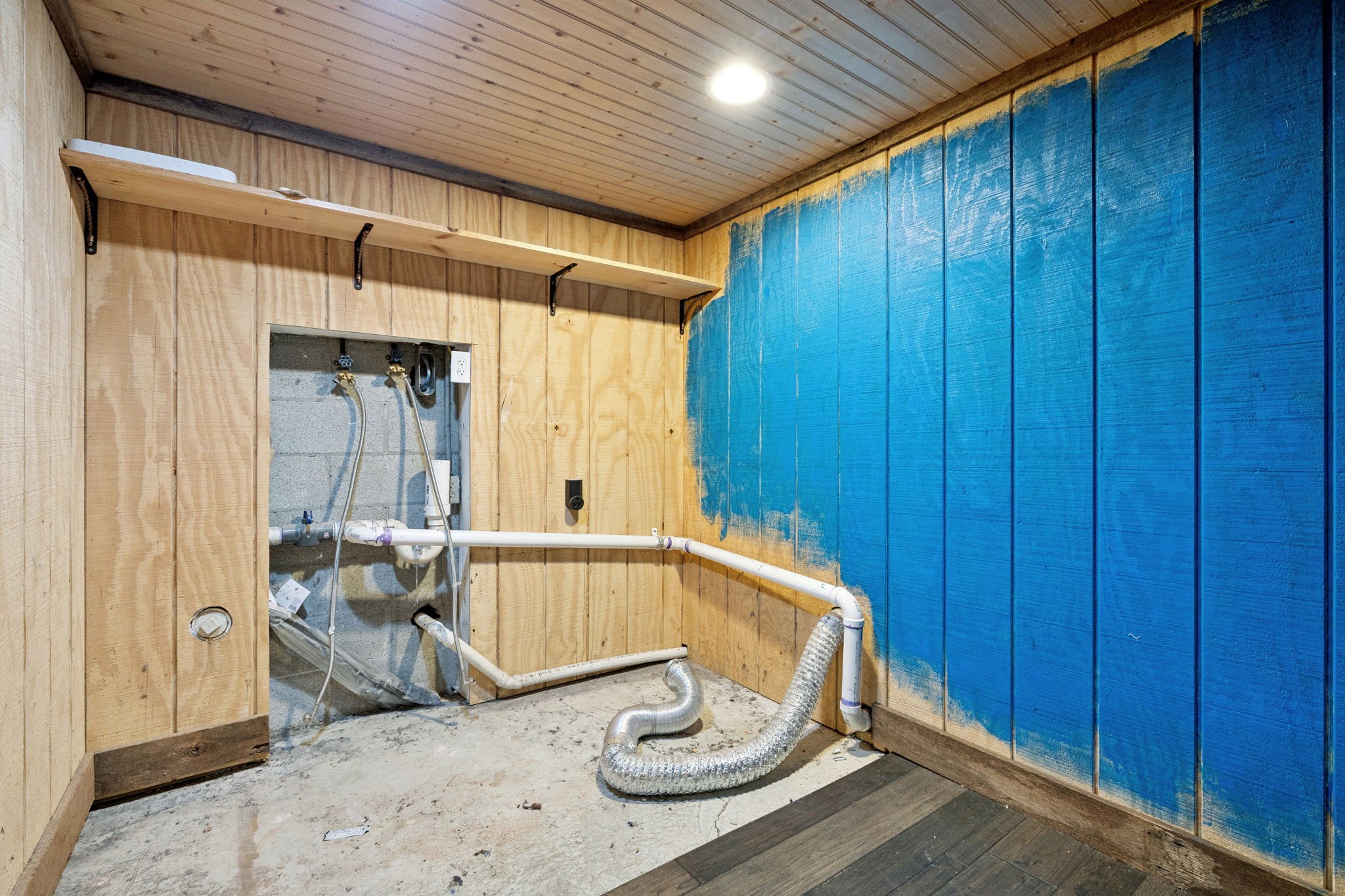 294 Ed Harris Road Ashland City, TN 37015 - Photo 57 of 65 a room with furniture and a window