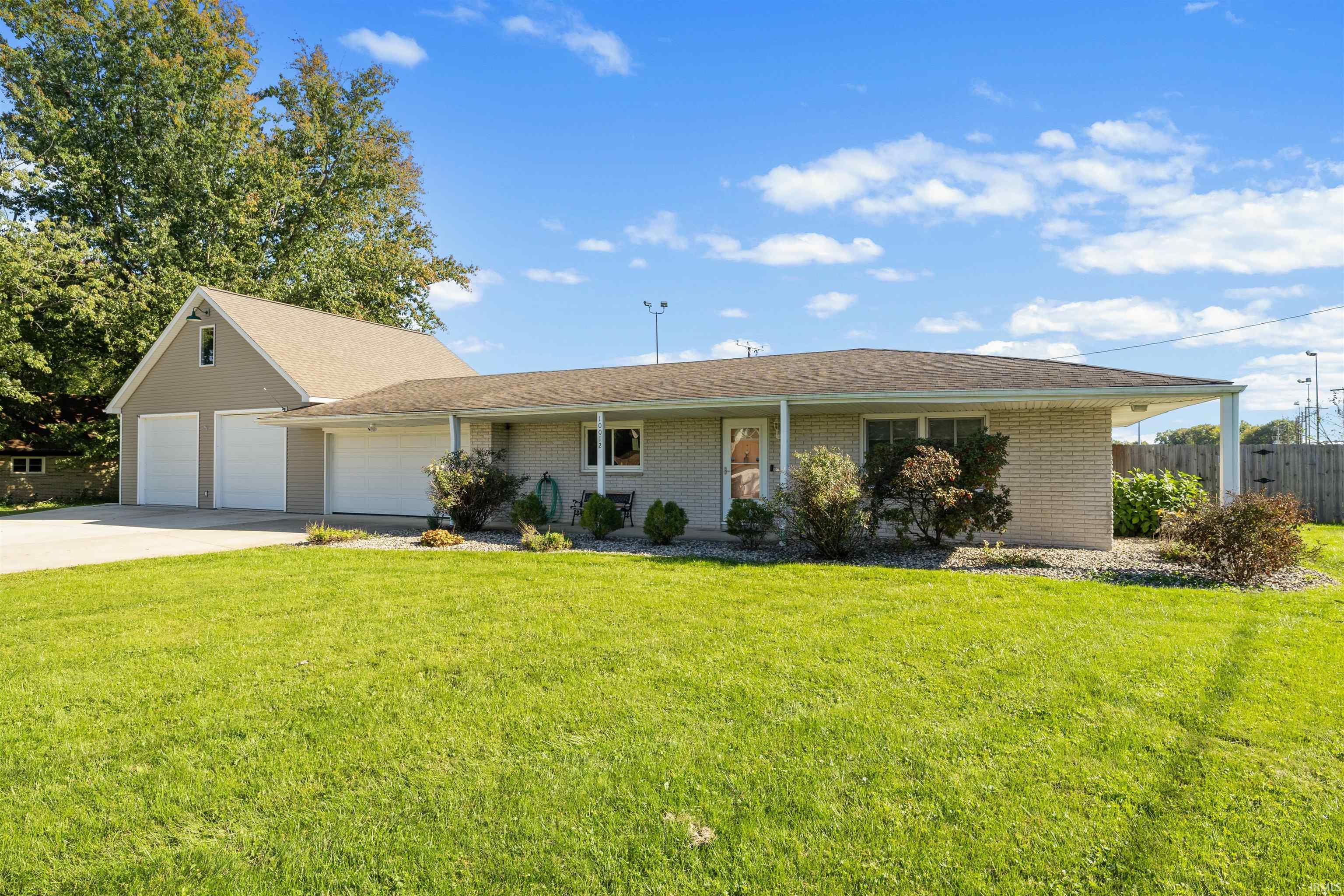 10012 Hosler Road Leo, IN 46765 - Photo 2 of 38 Gallery Image 2