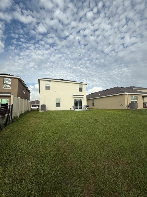 2824 Rock Sound Street Bradenton, FL 34208 - Photo 6 of 28 a backyard of a house with lots of green space and fountain
