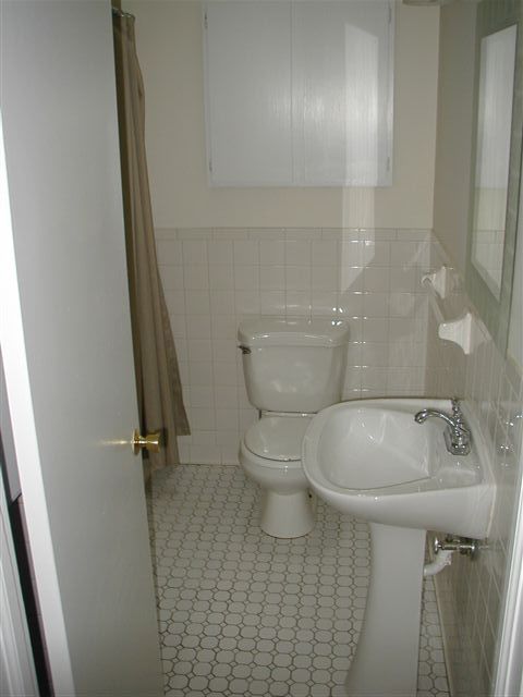 2723 Montvale Road Southwest Roanoke, VA 24015 - Photo 8 of 25 Bath