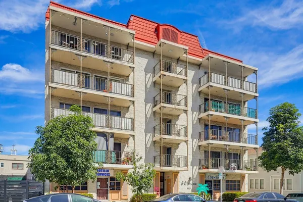 $369,999 | 615 West Broadway, Unit 205, Long Beach, CA 90802