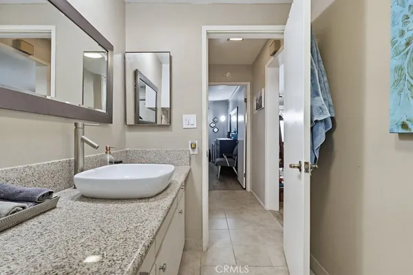 $369,999 | 615 West Broadway, Unit 205, Long Beach, CA 90802