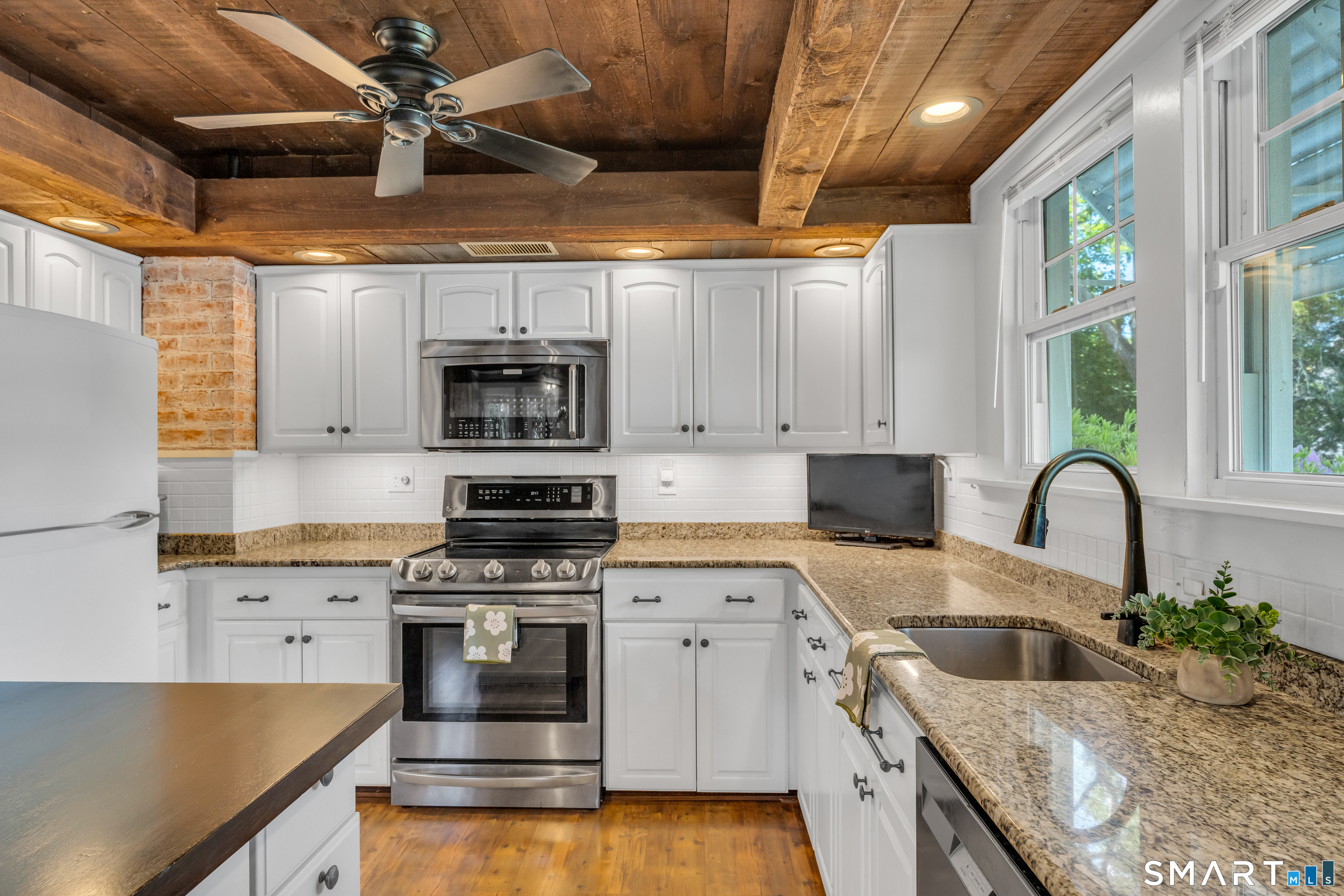 86 East Wharf Road Madison, CT 06443 - Photo 23 of 40
