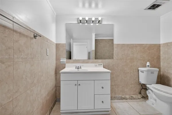 $1,850 | 100 Golden Isles Drive, Unit 406, Hallandale Beach, FL 33009