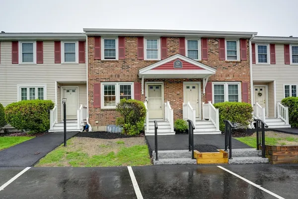 $295,000 | 17 Fernwood Drive, Unit D, Leominster, MA 01453