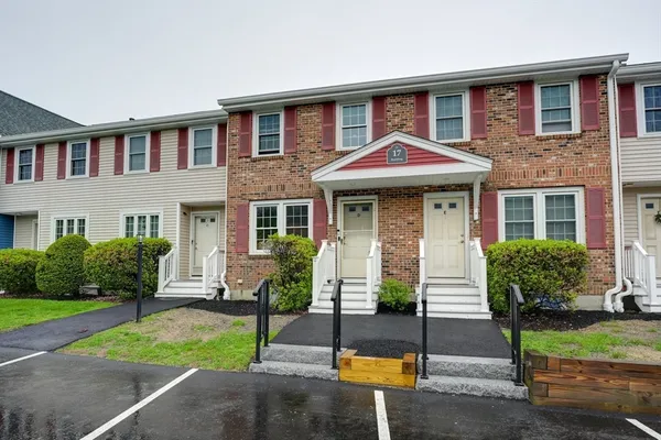 $295,000 | 17 Fernwood Drive, Unit D, Leominster, MA 01453