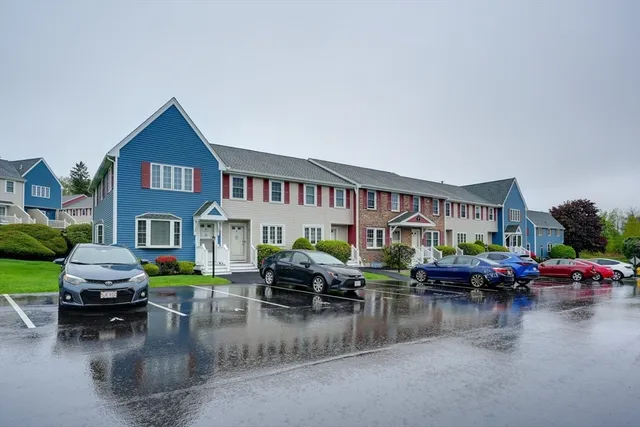 $300,000 | 17 Fernwood Drive, Unit D, Leominster, MA 01453