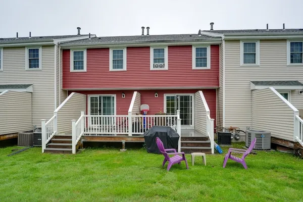 $295,000 | 17 Fernwood Drive, Unit D, Leominster, MA 01453
