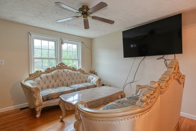 $300,000 | 17 Fernwood Drive, Unit D, Leominster, MA 01453