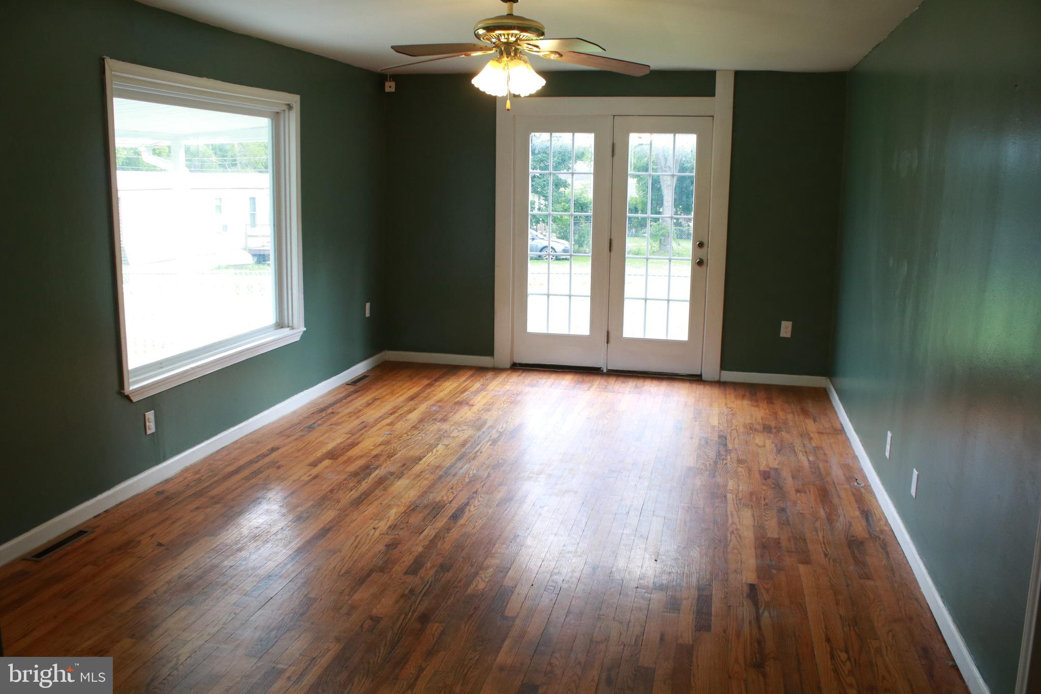 517 Grassdale Street Ranson, WV 25438 - Photo 5 of 26 Living room