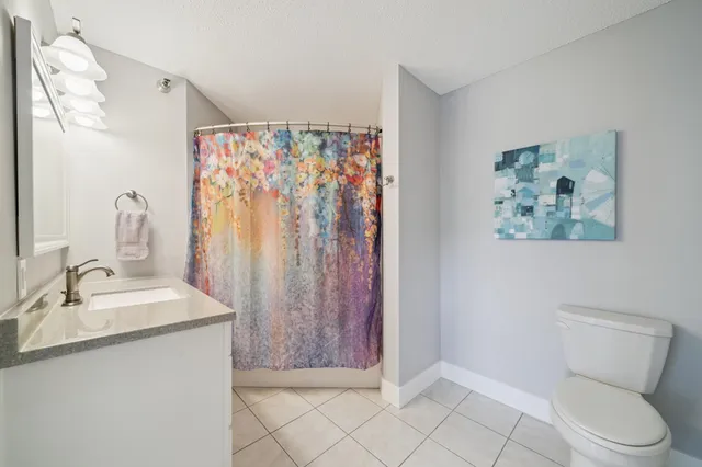 $299,900 | 1321 Lake Drive West, Unit 216, Chanhassen, MN 55317