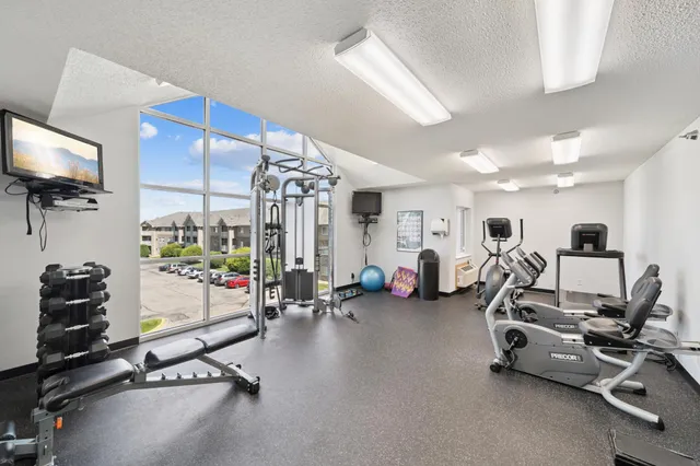 $299,900 | 1321 Lake Drive West, Unit 216, Chanhassen, MN 55317