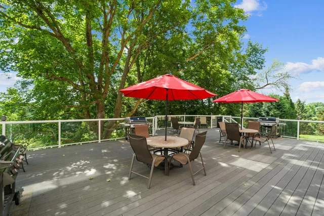 $299,900 | 1321 Lake Drive West, Unit 216, Chanhassen, MN 55317