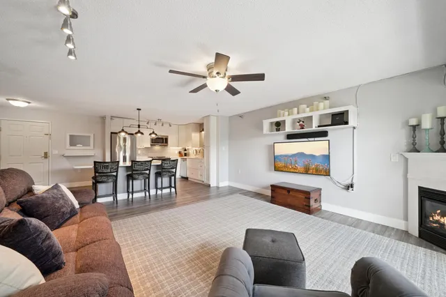 $299,900 | 1321 Lake Drive West, Unit 216, Chanhassen, MN 55317