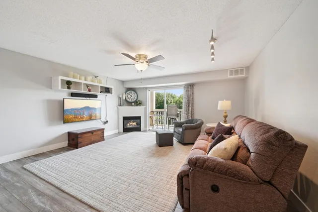 $299,900 | 1321 Lake Drive West, Unit 216, Chanhassen, MN 55317