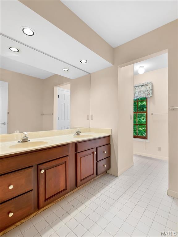 908 North Ballas Road St. Louis, MO 63131 - Photo 25 of 53
