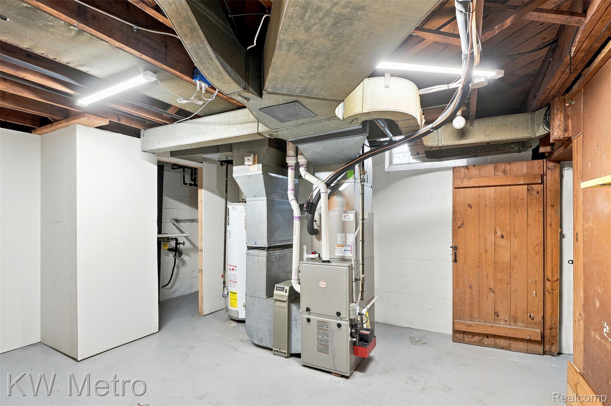 1458 Hampton Road Grosse Pointe, MI 48236 - Photo 29 of 43 169.jpg