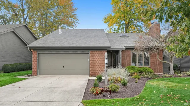 $374,900 | 2528 East St Thomas Point, Fort Wayne, IN 46815