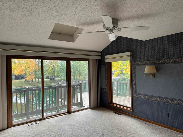 $374,900 | 2528 East St Thomas Point, Fort Wayne, IN 46815